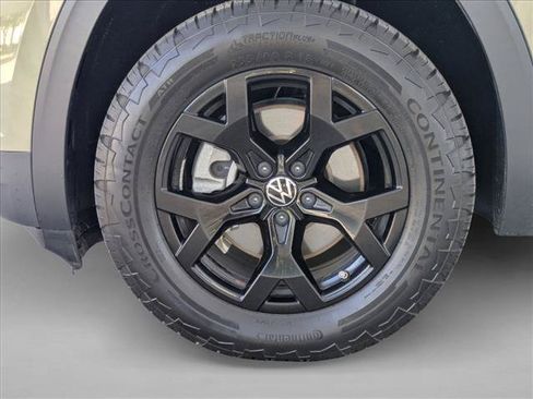 Used 2024 Volkswagen Atlas Peak Edition SE AWD/4WD image 26