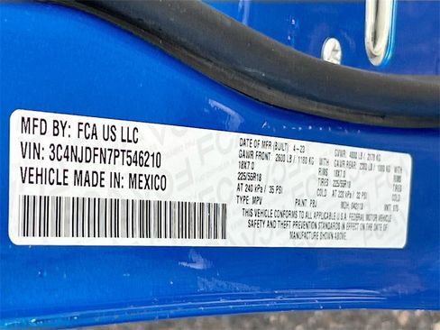 Used 2023 Jeep Compass Latitude image 32