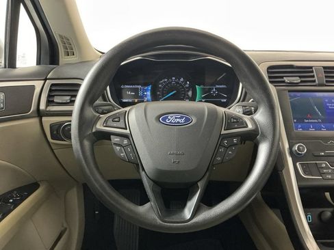 Used 2020 Ford Fusion SE FWD image 16