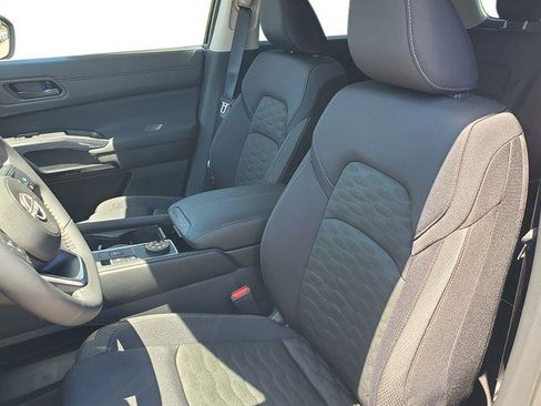 New 2025 Nissan Pathfinder SV w/ SV Premium Package image 27