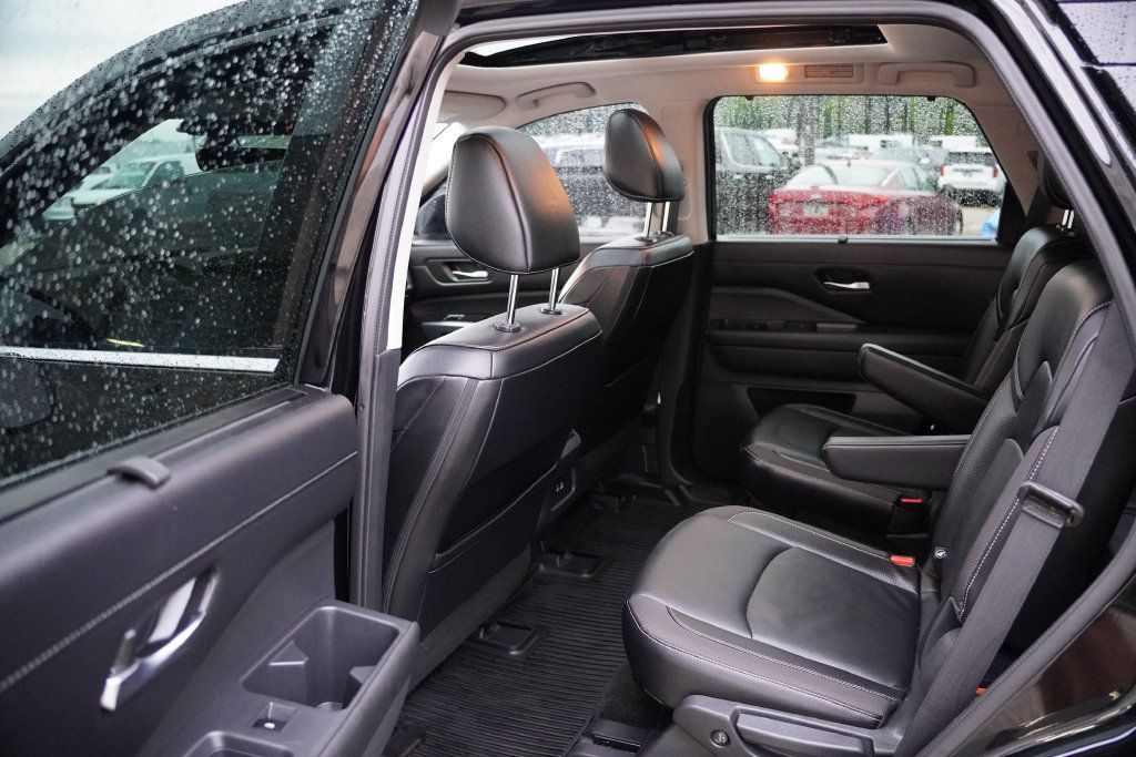 Used 2024 Nissan Pathfinder SL w/ SL Premium Package AWD/4WD image 16