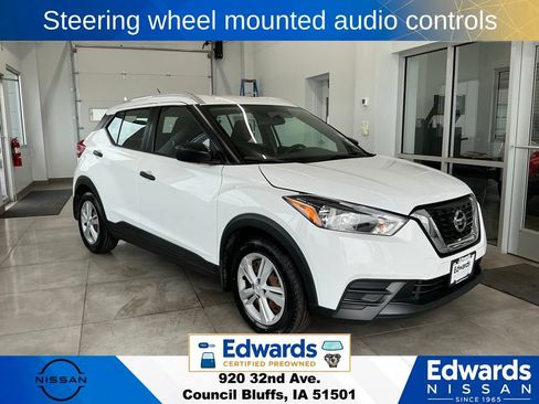 Used 2018 Nissan Kicks S FWD image 2