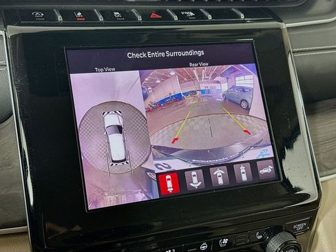 Used 2022 Jeep Grand Cherokee L Limited w/ Luxury Tech Group II image 13