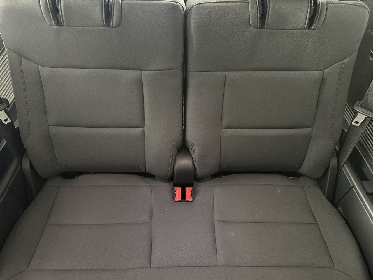 Used 2025 Ford Explorer Active AWD/4WD image 14