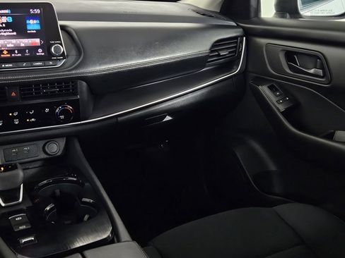 Used 2024 Nissan Rogue S FWD image 9