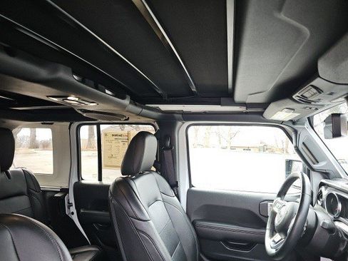 Used 2023 Jeep Wrangler Unlimited Sahara image 13