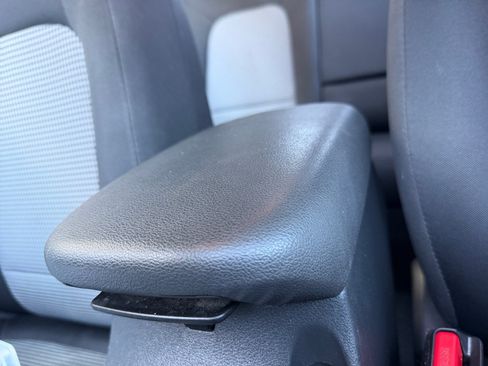 Used 2018 Hyundai Kona SE FWD image 15