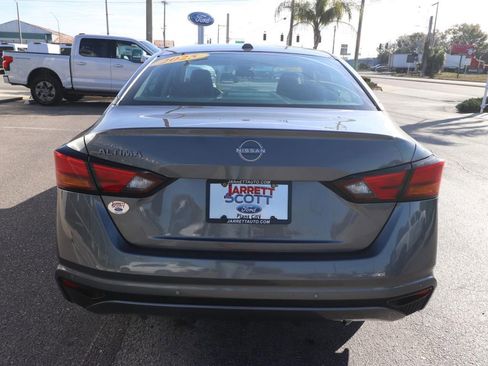 Used 2025 Nissan Altima 2.5 SV image 10