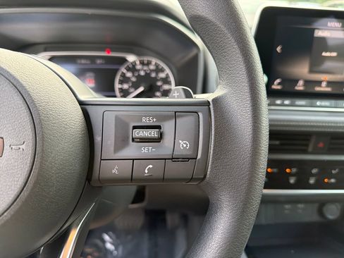 Used 2024 Nissan Rogue S AWD/4WD image 20
