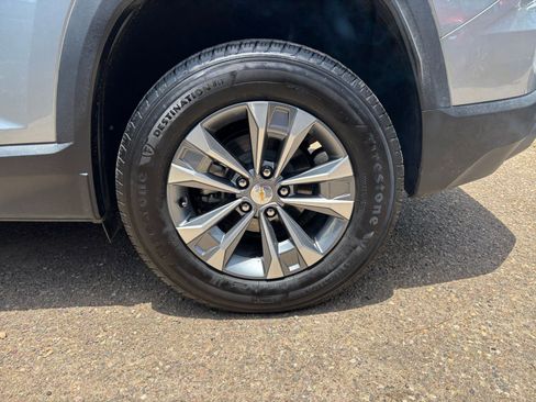 Used 2025 Chevrolet Equinox LT FWD image 30