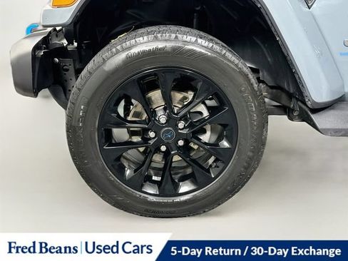 Used 2024 Jeep Wrangler Unlimited Sahara w/ Technology Group AWD/4WD image 38