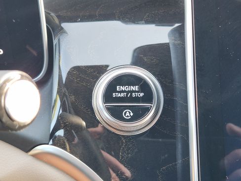 Used 2025 Mercedes-Benz GLC 300 image 40