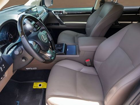 Used 2023 Lexus GX 460 Luxury w/ Accessory Package AWD/4WD image 9