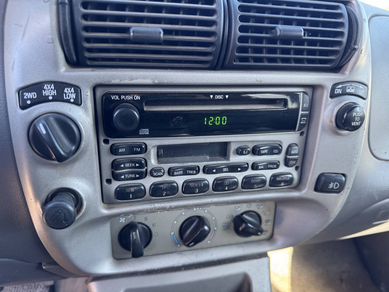 Used 2002 Ford Explorer Sport Trac 4x4 image 35