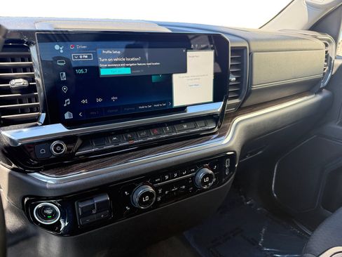 Used 2025 Chevrolet Silverado 1500 LT RWD image 12