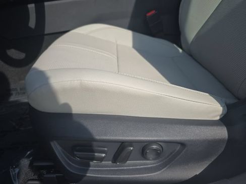 Used 2025 Toyota Camry XLE FWD image 31