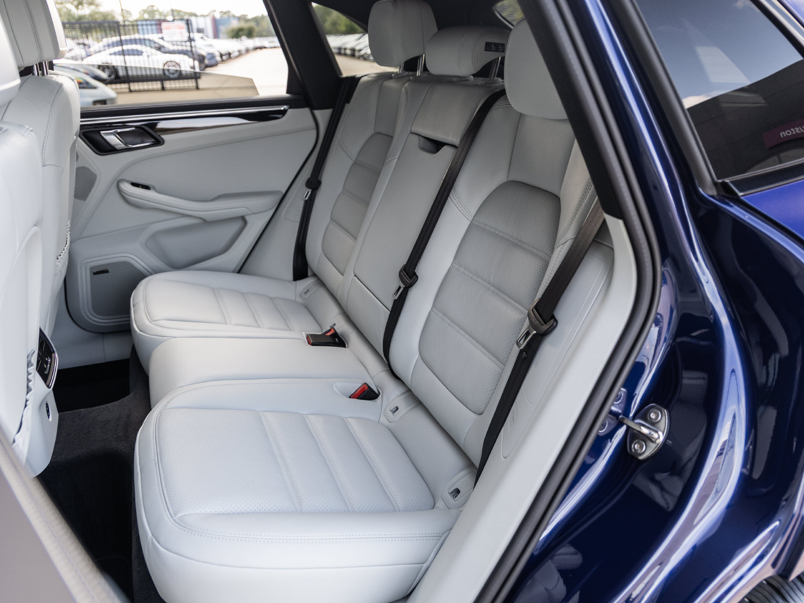 Certified 2026 Porsche Macan Turbo AWD/4WD image 35
