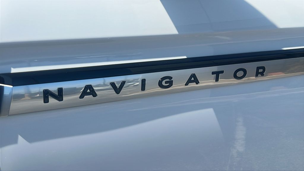 Used 2026 Lincoln Navigator L Reserve AWD/4WD image 15