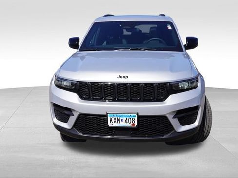 Used 2023 Jeep Grand Cherokee Altitude AWD/4WD image 12