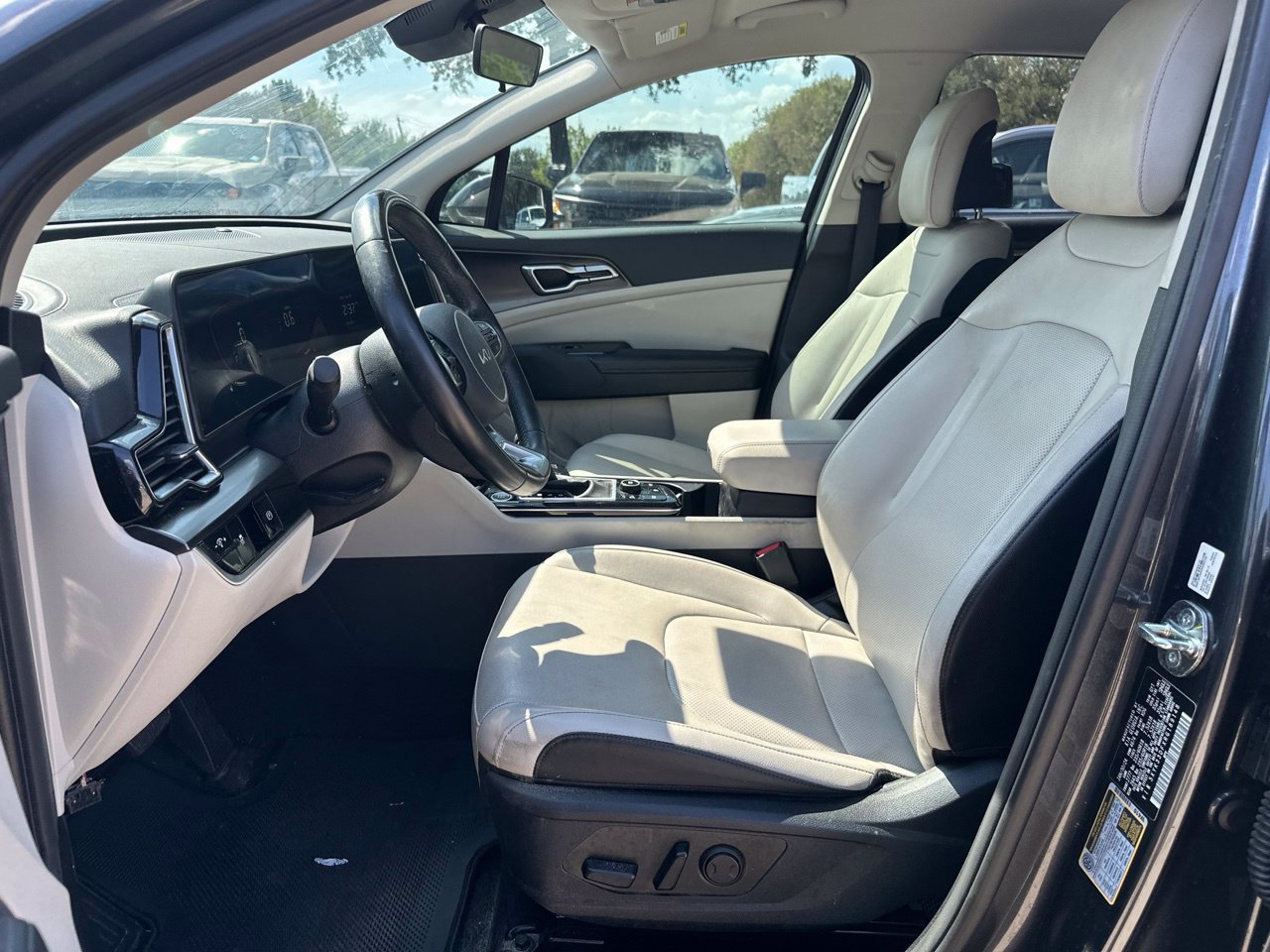 Used 2024 Kia Sportage EX FWD image 9