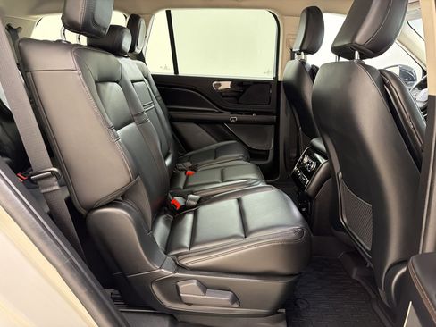 Used 2023 Lincoln Aviator 2WD image 30