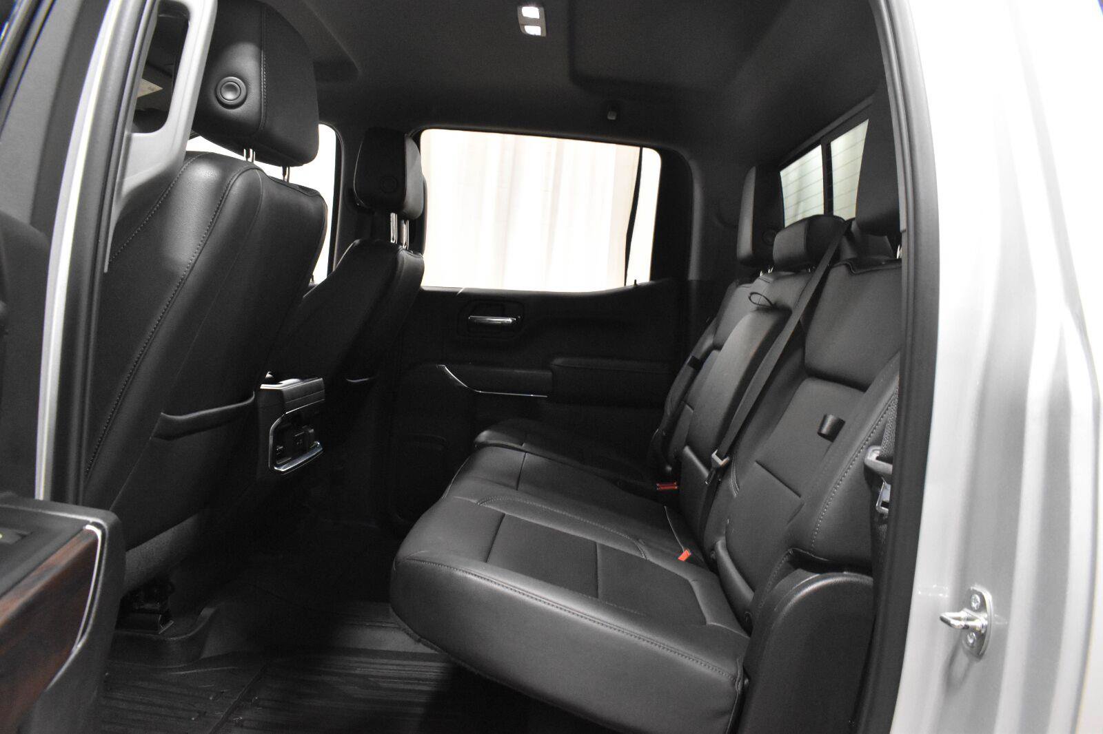 Used 2022 GMC Sierra 1500 SLT w/ SLT Premium Plus Package AWD/4WD image 4