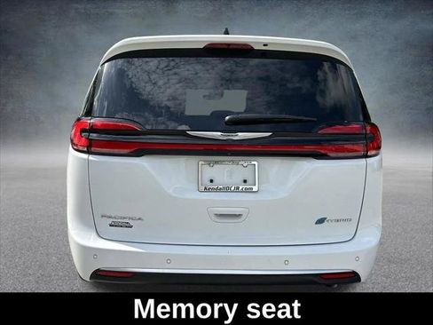 Certified 2023 Chrysler Pacifica Pinnacle FWD image 7