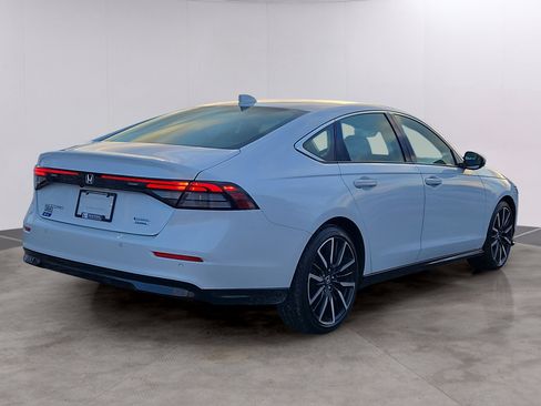 Used 2023 Honda Accord Touring image 2