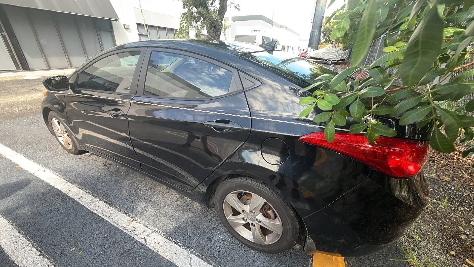 Used 2013 Hyundai Elantra GLS w/ Preferred Pkg FWD image 3