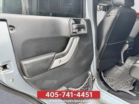 Used 2015 Jeep Wrangler Unlimited Sahara w/ Connectivity Group AWD/4WD image 14