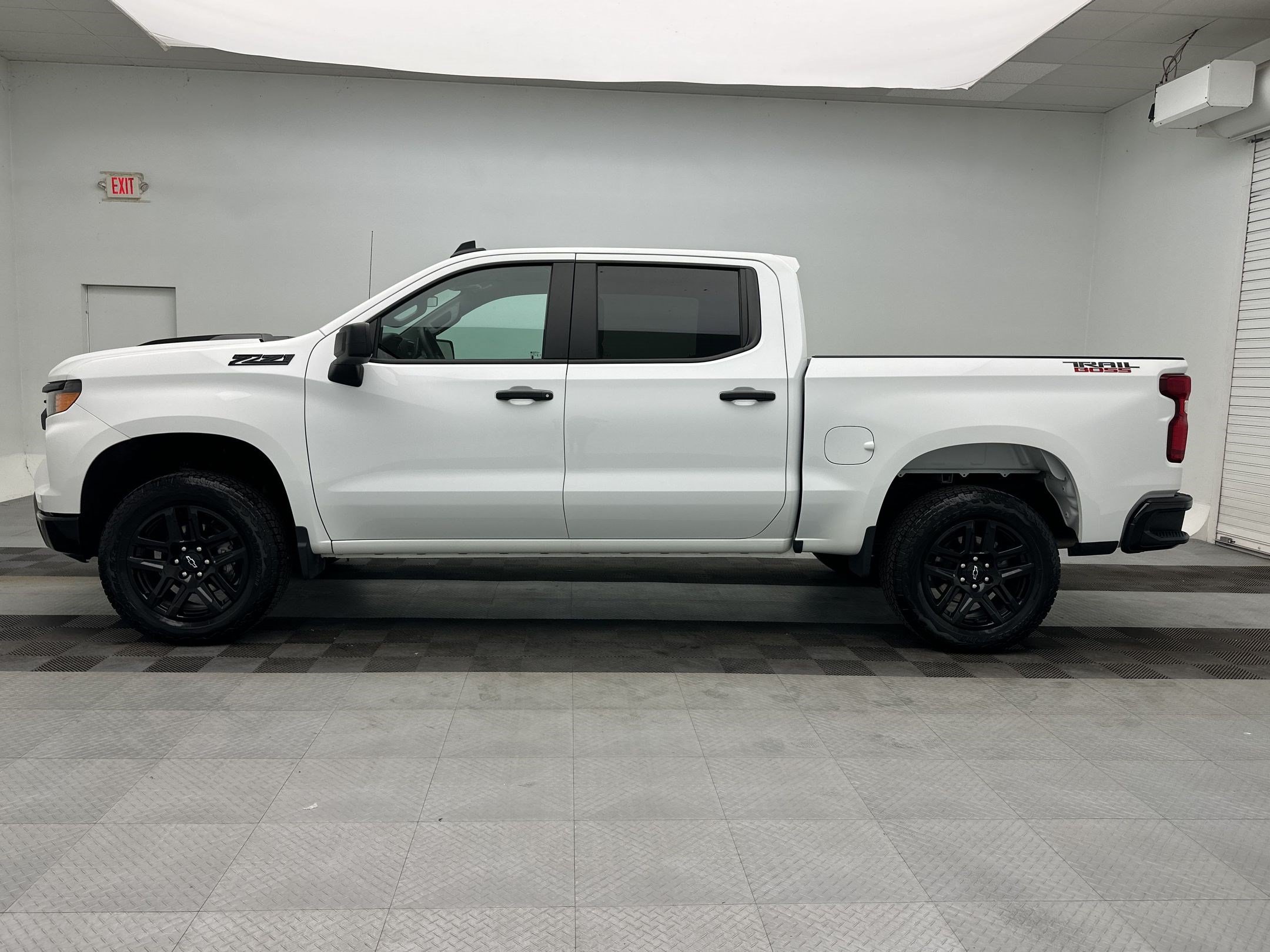 Certified 2026 Chevrolet Silverado 1500 Custom Trail Boss w/ LPO, Dark Essentials Package AWD/4WD image 2