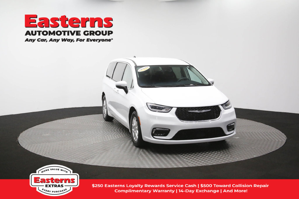 Used 2023 Chrysler Pacifica Touring-L FWD image 50