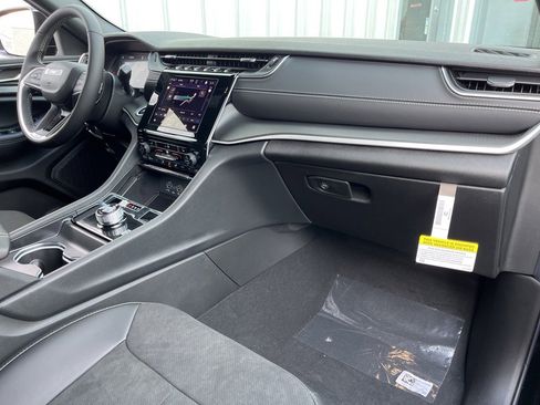 New 2025 Jeep Grand Cherokee L Altitude image 43