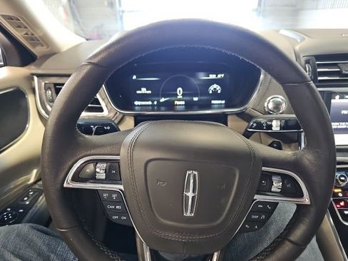 Used 2017 Lincoln Continental Premiere image 17