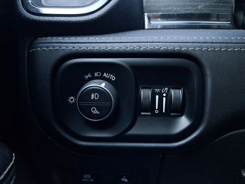 Used 2022 RAM 1500 Limited w/ Body-Colour Bumper Group image 24