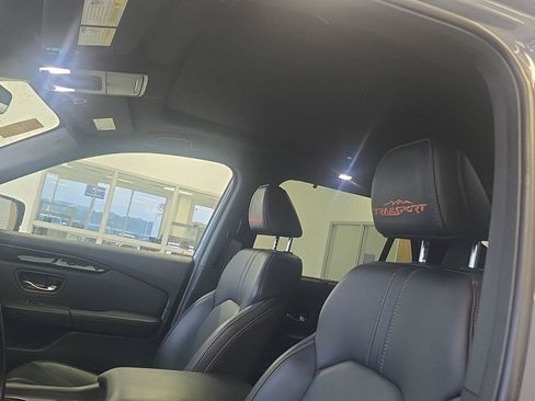 Used 2025 Honda Pilot TrailSport image 10