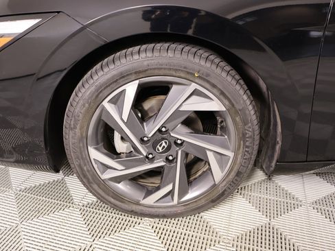 Used 2024 Hyundai Elantra Limited image 19