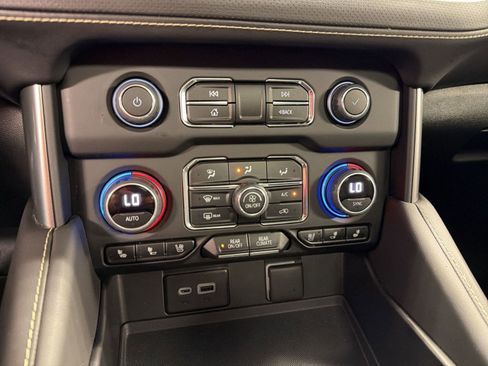 Used 2023 Chevrolet Tahoe Premier AWD/4WD image 18