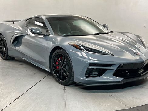 Used 2025 Chevrolet Corvette Stingray Preferred Cpe w/ Z51 Performance Package RWD image 8