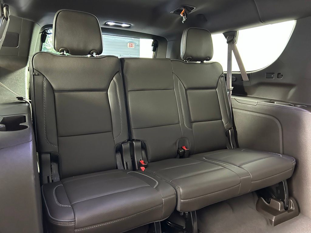Used 2023 GMC Yukon XL Denali AWD/4WD image 14