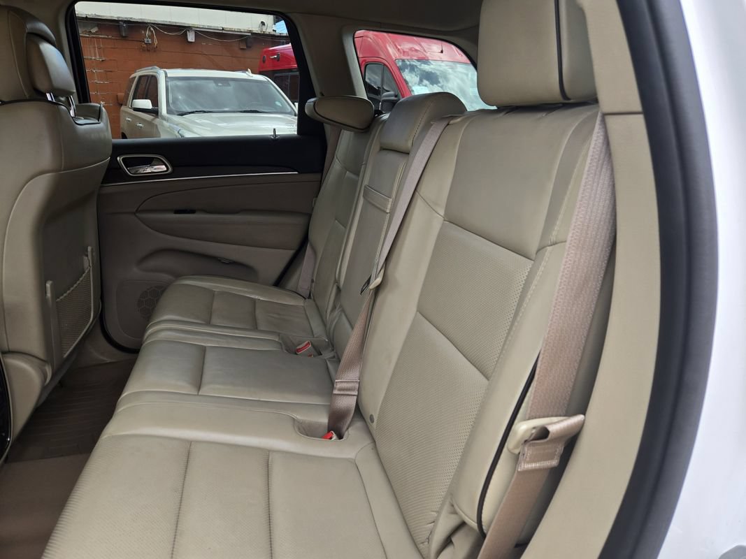 Used 2015 Jeep Grand Cherokee Overland AWD/4WD image 21