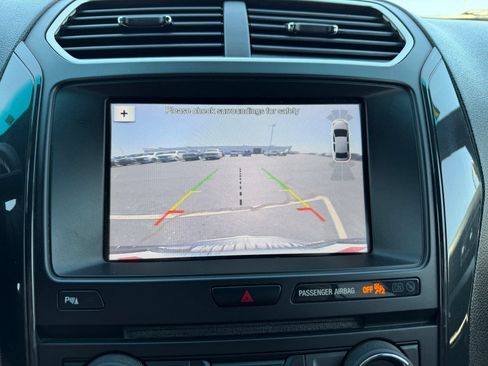 Used 2017 Ford Explorer XLT w/ Equipment Group 202A FWD image 22