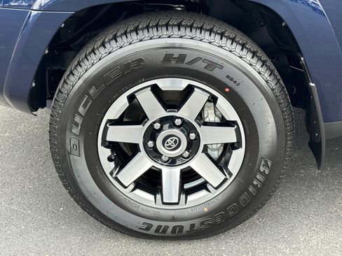 Used 2023 Toyota 4Runner TRD Off-Road AWD/4WD image 5