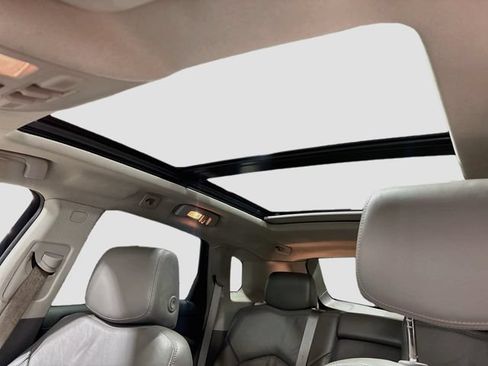 Used 2010 Cadillac SRX Luxury FWD image 16