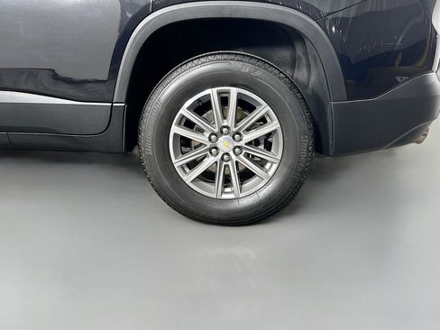 Used 2023 Chevrolet Traverse LT w/ LPO, Floor Liner Package FWD image 30