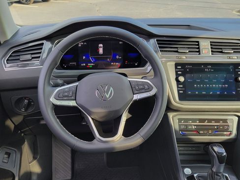 Used 2022 Volkswagen Tiguan SE image 23