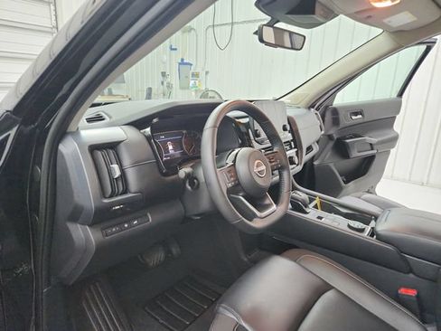 Used 2025 Nissan Pathfinder SL w/ SL Premium Package AWD/4WD image 19