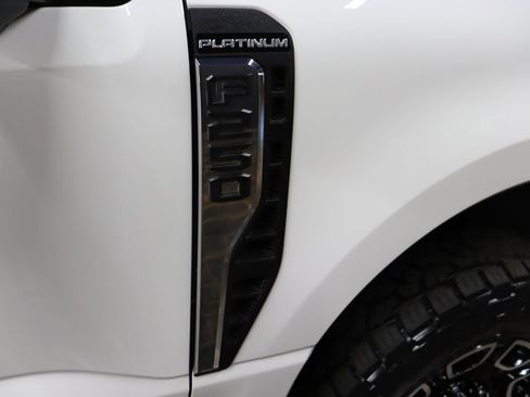 Used 2024 Ford F250 Platinum image 9