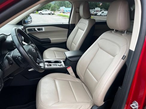 Used 2020 Ford Explorer XLT w/ Equipment Group 202A AWD/4WD image 9