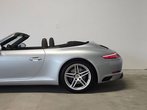 Used 2017 Porsche 911 Carrera RWD image 7